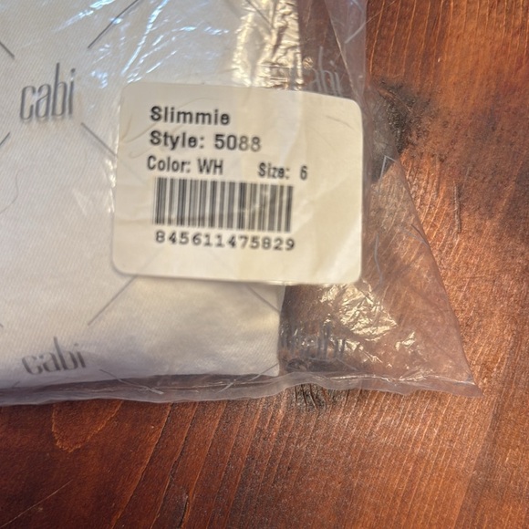 CAbi #5088 White Slimmie Jeans Skinny Leg Casual Size 6 - Picture 5 of 5